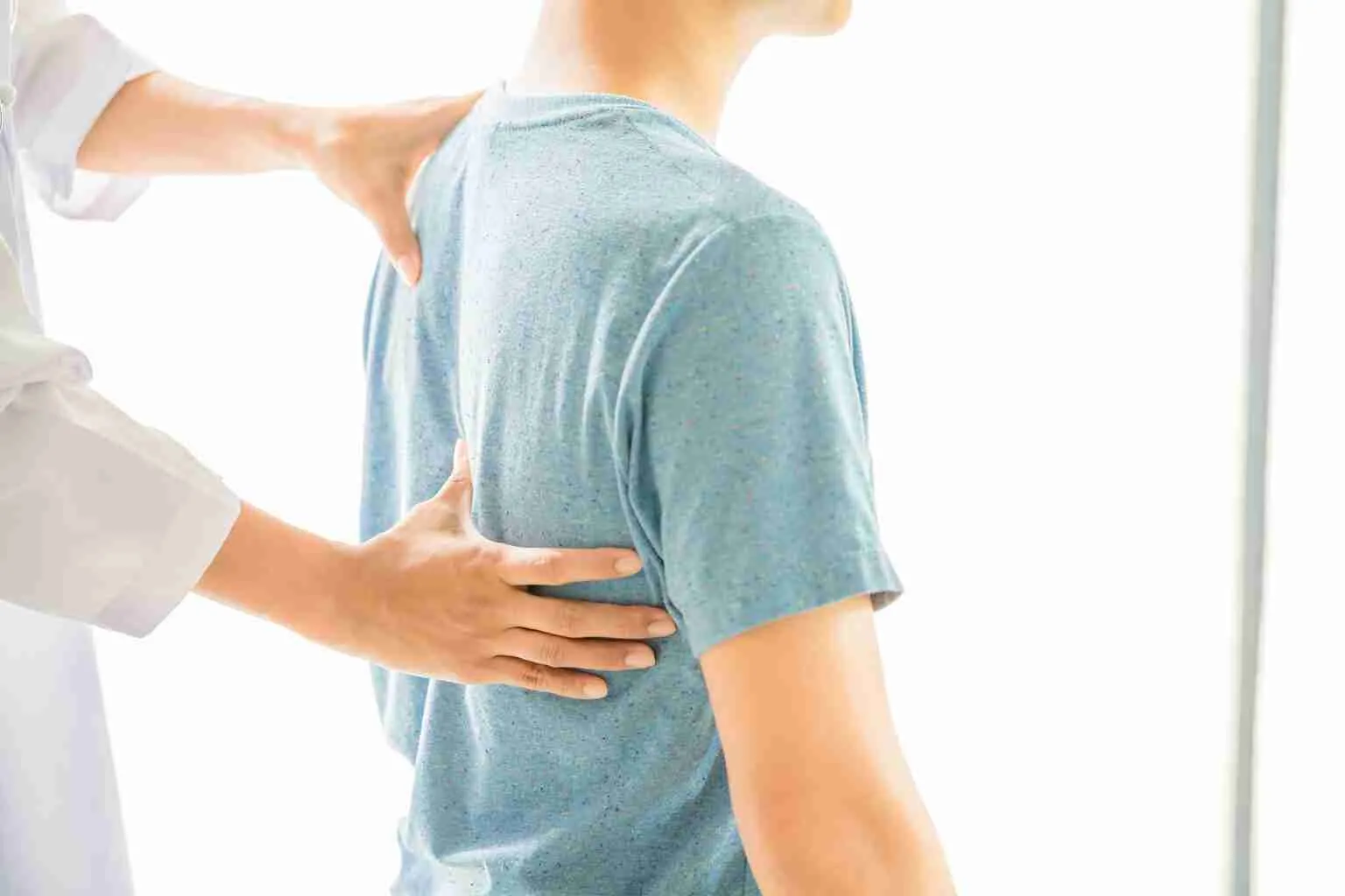 chiropractor treating shoulder muscles